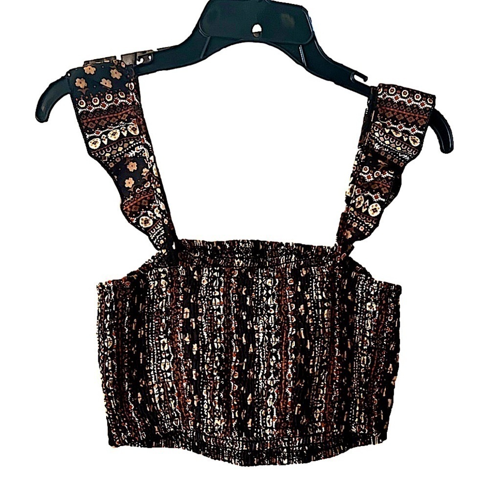 Cute boho ruched crop top in neutral print with ruffle sleeves